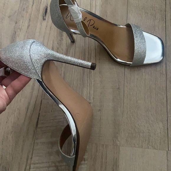 Brand new silver glitter sandals on a high heel - Picture 5 of 8